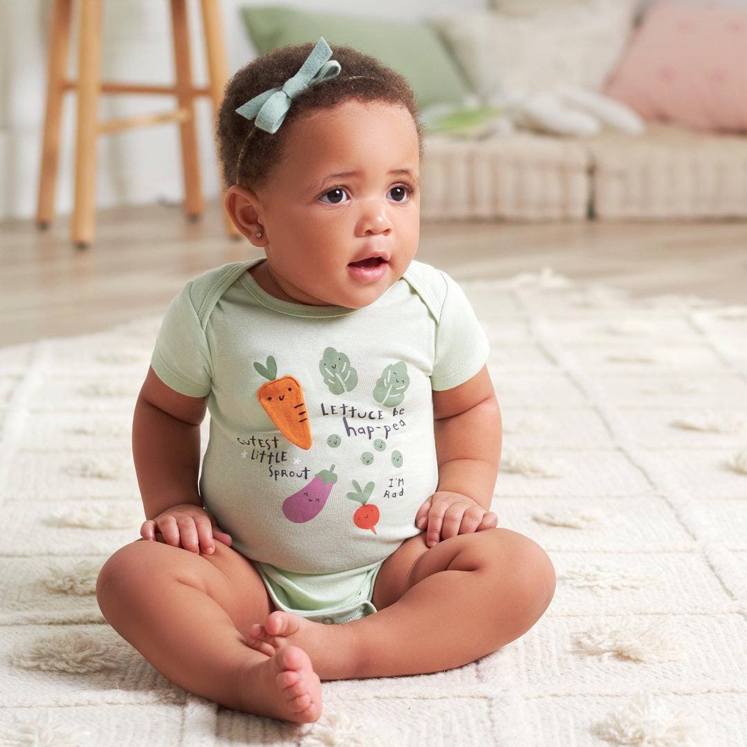 Deluxe Vegetable Baby Gift Box | Jellycat Carrot | Garden Theme Baby Shower Gift Set | 6 Unisex Onesies, Personalization Available - Hey Baby Box