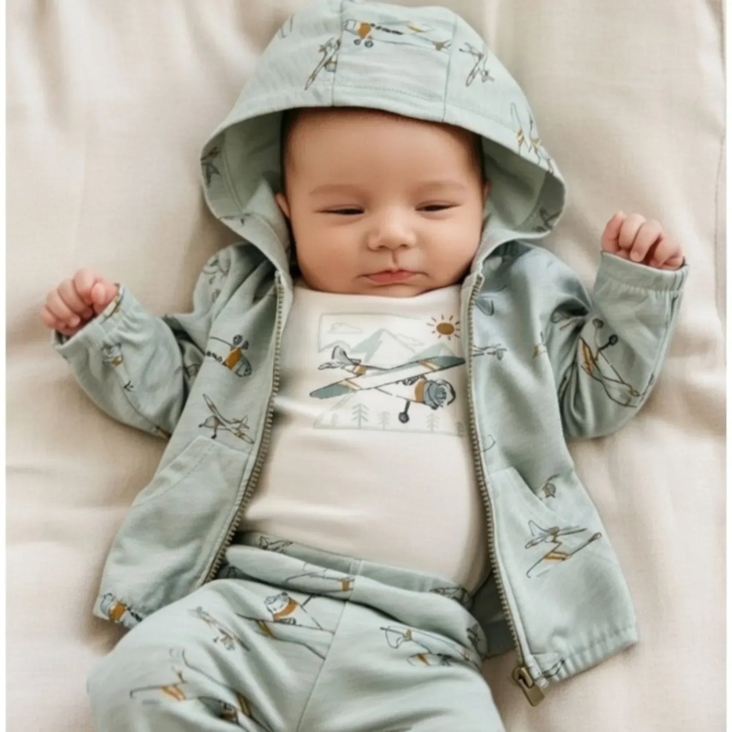 Airplane Baby Gift Set Newborn Boy 0-3M | Outfit, Rattle, Book - Hey Baby Box